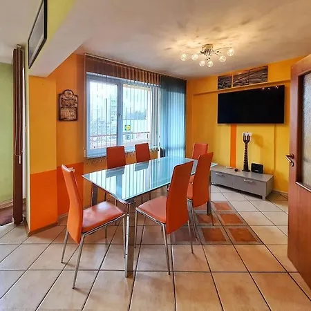 просторна всекидневна и спалня Apartment Varna